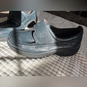 Hush Puppies Velcro Women Navy Loafers - Size 7